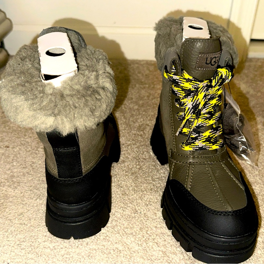 UGG Ashton Addie Waterproof Boot (Slate) - Women - 7US - BRAND NEW